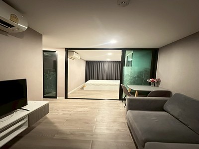 ขายคอนโด B Loft Sukhumvit 107 ใกล้ BTS แบริ่ง | เฟอร์ครบ |  พร้อมผู้เช่า .TPI-3305.หากคุณกำลังมองหา คอนโดใกล้ BTS แบริ่ง ที่เดินทางสะดวก อยู่ในโซนสุขุมวิท และสามารถสร้างรายได้จากค่าเช่าได้ทันที ห้องนี้เป็นอีกหนึ่งตัวเลือกที่น่าสนใจ.B Loft Sukhumvit 107 อาคาร B ชั้น 2 ขนาด 27.62 ตารางเมตร ห้องตกแต่งพร้อมอยู่ พร้อมเฟอร์นิเจอร์ Built-in และเครื่องใช้ไฟฟ้าครบชุด ปัจจุบันมีผู้เช่าอาศัย เหมาะสำหรับนักลงทุ�