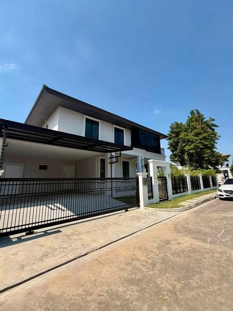 ให้เช่าบ้านเดี่ยว 2 ชั้น โครงการเศรษฐสิริ พัฒนาการ (ตัดใหม่) รีโนเวทใหม่ทั้งหลัง พร้อมเข้าอยู่ราคาขาย 22,000,000 บาทราคาเช่า 95,000 บาท / เดือน ( สัญญาขั้นต่ำ 1 ปี ประกัน 2 เดือน ล่วงหน้า 1 เดือน )ที่ตั้ง ถนนพัฒนาการ-อ่อนนุช (ตัดใหม่) แขวงประเวศ เขตประเวศ กรุงเทพมหานครติดต่อ : คุณภัสพงณ์ 0634098164Line : deedee23https://www.facebook.com/profile.php?id=61581484955548เนื้อที่ 86 ตารางวา พื้นที่ใช้สอย 226 ตารางเมตร จำนวน 2 ชั้น 3 ห้องนอน