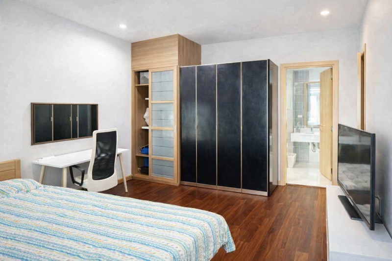 Penthouse คอนโดหรู เซอร์เคิล คอนโดมิเนียม 34,999 บาท-เดือน ให้เช่า 2นอน  ใกล้ MRTเพชรบุรี 670ม.ขายและให้เช่า 2นอน 2น้ำ  Airport Rail Link มักกะสัน พื้นที่ 75 ตร.ม. ห้องหัวมุม ชั้น 25 ตกแต่งใหม่ พร้อมเฟอร์ฯ และเครื่องใช้ไฟฟ้าครบ วิวเมืองสวย  เหมาะสำหรับอยู่อาศัย หรือการลงทุน ใจกลางเมือง ใกล้รพ.บำรุงราษฎร์ 600 ม.สถานศึกษา และศูนย์การค้า เดินทางง่าย เชื่อมต่อ MRT BTS และ Airport Rail Link ได้สะดวกรวดเร็ว ค่าเช่า P