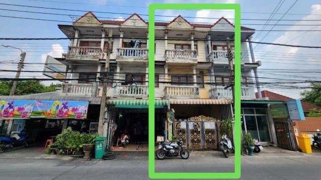 Sub1529ขายอาคารพาณิชย์ 3 ชั้น รีโนเวทใหม่ พร้อมเปิดกิจการและพักอาศัย ซอยรามอินทรา 19 (สุขาภิบาล 2)ราคา 2,000,000 บาทพื้นที่ที่ช่วยให้คุณเริ่มต้นธุรกิจได้เร็วขึ้น โดยไม่ต้องเสียเวลารีโนเวทเองสามารถใช้งานได้ทั้งค้าขาย สำนักงาน Home Office และพักอาศัยในอาคารเดียวรายละเอียดทรัพย์• อาคารพาณิชย์ 3 ชั้น• เนื้อที่ 16 ตร.ว.• พื้นที่ใช้สอยประมาณ 132 ตร.ม.• 4 ห้องนอน• 3 ห้องน้ำ• หน้ากว้างปร