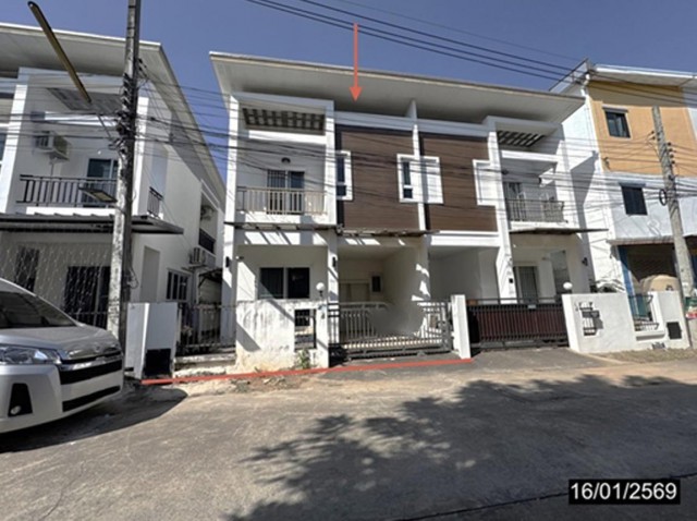 ขาย บ้านเดี่ยว/ทาวน์เฮ้าส์/คอนโด บ้านเดี่ยว ขอนแก่น  ถนน ศรีจันทร์ ตำบล บ้านเป็ด อำเภอ เมืองขอนแก่น จังหวัด ขอนแก่น  ราคาโปรโมชั่น  2,266,000   บาท    ลดจาก   2,900,000   บาท ราคาโปรโมชั่นตั้งแต่วันที่ 1 กรกฎาคม 2569 – 30 กันยายน 2569  รายละเอียดทรัพย์ -  เนื้อที่ 25.00 ตร.ว. พื้นที่ใช้สอย 124.00 ตร.ม. -  2 ห้องนอน 3 ห้องน้ำ  -  1 ที่จอดรถ  -  บ้านหันไปทางทิศ ออก  พิกัดทรัพย์ : https://maps.app.goo.gl/eF5odKgY5TS4ji7ZA  สถานที่ใกล้เคียง   -โ�