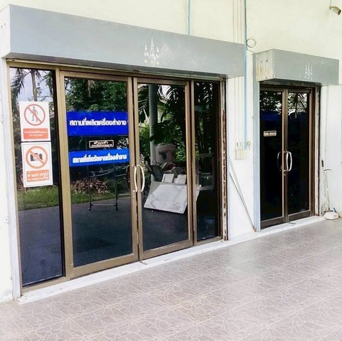 ขายโรงงาน ที่ดิน 3 ไร่ 2 งาน (5,600 ตร.ม.) ผลิตเครื่องสำอาง (EEC) บ้านโพธิ์ จังหวัดฉะเชิงเทรา ราคา 56,000,000 บาท (ราคารวมเครื่องจักร)- ค่าโอนที่ดินคนละครึ่ง- มีใบอนุญาต รง.4, (Active) ใบอนุญาตผลิตเครื่องสำอาง และน้ำดื่ม- พร้อมดำเนินการผลิตได้ทันทีรายละเอียดโรงงานพื้นที่ใช้สอย 756 ตร.ม. อาคารกว้าง 18 เมตร ยาว 36 เมตรโครงสร้างแข็งแรง ตอกเสาเข็มรองรับน้ำหนักได้มากไม่มีค่าส่วนกลาง (เพราะไม�