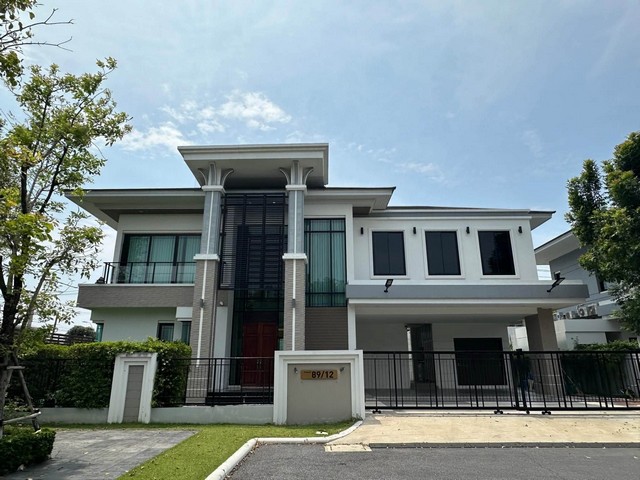 ให้เช่าบ้านเดี่ยวหรู The Pavilla Private Residences Bangbon บ้านหัวมุมแปลงใหญ่ โครงการส่วนตัวเพียง 31 หลัง ตกแต่งพร้อมอยู่ เหมาะสำหรับครอบครัวที่ต้องการพื้นที่และความเป็นส่วนตัวรายละเอียดบ้าน- ที่ดิน 126 ตารางวา- พื้นที่ใช้สอยประมาณ 500 ตารางเมตร- บ้านเดี่ยว 2 ชั้น- 4 ห้องนอน- 4 ห้องน้ำ- Luxury Walk-in Closet- ห้องแม่บ้านพร้อมห้องน้ำ- จอดรถได้ 6 คัน- แอร์ 6 เครื่อง- บ้านหัวมุม- เฟอร์นิเจอร์ครบ พร้อมเข้าอยู�