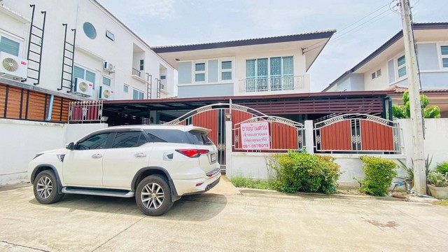 # [ขาย/ขายด่วน] บ้านเดี่ยว : รีโนเวทใหม่พร้อมอยู่ / หลังมุม / แปลงสวย]# ทำเล: หมู่บ้านวนาทะเลแก้ว / ซอย1/1 /  ตำบล วัดจันทร์ อำเภอเมือง จังหวัด พิษณุโลก - บ้านสภาพใหม่มาก เจ้าของดูแลอย่างดี- เดินทางสะดวก - บรรยากาศเงียบสงบ เป็นส่วนตัว ลมถ่ายเทสะดวก# รายละเอียดตัวบ้าน- พื้นที่ดิน:  51 ตารางวา- พื้นที่ใช้สอย: - ฟังก์ชัน: 3 ห้องนอน 3 ห้องน้ำ 1 ห้องรับแขก 1 ห้องครัว- ที่จอดรถ: 2 คัน- ทิศหน