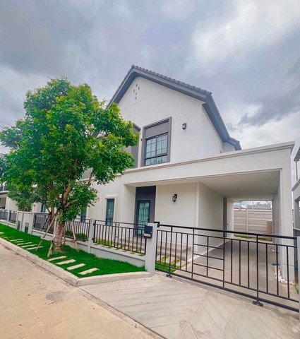 ให้เช่าบ้านเดี่ยว Centro Bangna Phase 2 บ้านพร้อมอยู่ ตกแต่งครบ พื้นที่ใช้สอยลงตัว ทำเลใกล้ Mega Bangna และโรงเรียนนานาชาติ เหมาะสำหรับครอบครัวไทยและชาวต่างชาติรายละเอียดบ้าน- ที่ดิน 57 ตารางวา- พื้นที่ใช้สอยประมาณ 235 ตารางเมตร- บ้านเดี่ยว 2 ชั้น- 4 ห้องนอน- 4 ห้องน้ำ- ห้องรับแขก- ห้องครัว- จอดรถได้ 2 คัน- เครื่องปรับอากาศ 4 เครื่อง- ทีวี 65 นิ้ว- เครื่องทำน้ำอุ่น 3 เครื่อง- ตู้เย็น- เตาอบ- ไมโ