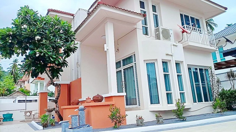 DIY ธูปะเตมีย์  เกาะสมุย  Pool Villa บ้านเดี่ยว 2 ชั้น 3 นอน  ราคาเช่า 39,999 บาท/เดือน 3 น้ำ ใกล้ตลาดสดศรีฟ้า 650 ม.และทางขึ้นเขาป้อม 68 ตร.ว. 153 ตร.ม.พร้อมห้องทำงาน โซนกิจกรรม โต๊ะพูล ครัวเปิดครบครัน และสระว่ายน้ำส่วนกลาง บรรยากาศเงียบสงบ เหมาะสำหรับอยู่อาศัย ใกล้วัดเขาป้อม 1.8 กม.แหล่งท่องเที่ยว และสิ่งอำนวยความสะดวกครบครันDIY  Dhupatemiya KohSamui  Pool Villa Two-story detached house 3bed Rent 39,999 THB/month. 3bath 68sq.wa. land and 153 sq.m. usable area. Includes a study room