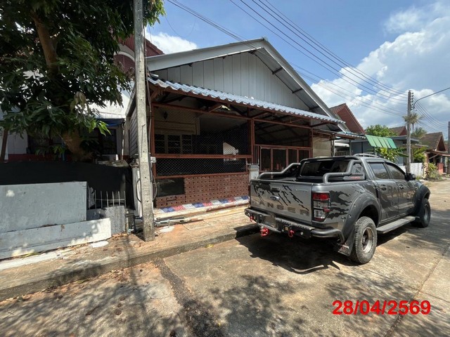 ขายบ้านเดี่ยวเมืองสุราษฎร์ธานี โครงการ กรีนวิลล์   ซอย กรีนวิลล์ 4 ถนนบ้านกรีนวิลล์ ตำบลวัดประดู่ อำเภอเมืองสุราษฎร์ธานี จังหวัดสุราษฎร์ธานี  ราคาโปรโมชั่น      บาท    ลดจาก      บาท ราคาโปรโมชั่นตั้งแต่วันที่ 1 กรกฎาคม 2569 – 30 กันยายน 2569  รายละเอียดทรัพย์ -  เนื้อที่ 39.10 ตร.ว.  พื้นที่ใช้สอย 153.00 ตร.ม. -  2 ห้องนอน 2 ห้องน้ำ   -  บ้านหันไปทางทิศ ตะวันตกเฉียงเหนือ  พิกัดทรัพย์ : https://maps.app.goo.gl/