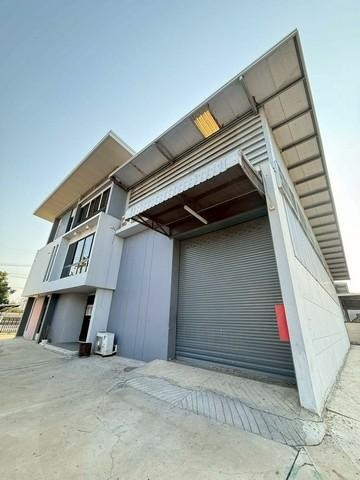 ให้เช่าโรงงานสำเร็จรูป สำนักงาน 3 ชั้น 180 ตรม. แอร์ 3 โกดัง 470 ตรม. 4 ห้องน้ำ ต.บึงทองหลาง อ.ลำลูกกา(RK1108)ติดต่อAgent : คุณเด่นชัย: 09-8481-8989:06-2839-4747ID Line :0984818989โกดัง ลำลูกกาคลอง 9 ปทุมธานีที่ตั้งต.บึงทองหลาง อ.ลำลูกกา จ.ปทุมธานี 12150อาคารสำนักงาน 3 ชั้น 180 ตรม. แอร์ 3โกดัง 470 ตรม. 4 ห้องน้ำ- ไฟฟ้า 3 เฟส สามารถเพิ่มได้- รับน้ำหนักได้ 3-4 ตัน- พื้นที่สีเขียว- ใบอนุญาต สามารถขอได้- พื้นที่จอดรถ 6-7 คันราคาเช่า 