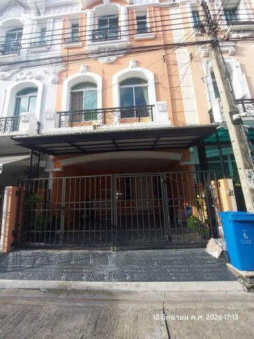 ให้เช่าทาวน์โฮม 3 ชั้น 4 ห้องนอน โครงการบ้านกลางเมือง แกรนด์ เดอ ปารีส รัชดา เหม่งจ๋าย ติดนานาชาติสิงคโปร์ SISB ประชาอุทิศ ห้วยขวางติดต่อ:: ชยา โทร/ID Line:: 0942823961Link Line:: https://line.me/ti/p/3xFA1An8Kcรหัส# T26-1011ทาวน์โฮม 3 ชั้น โครงการบ้านกลางเมือง แกรนด์ เดอ ปารีส รัชดา ติดนานาชาติสิงคโปร์• ขนาด 25.3 ตร.ว.• พื้นที่ใช้สอย 180 ตรม.• 4 ห้องนอน• 4 ห้องน้ำ• 2 ที่จอดรถ• เพิ่งทาสีใหม่• ประตูรั้วรีโมทไฟฟ้า• เฟอร์น�