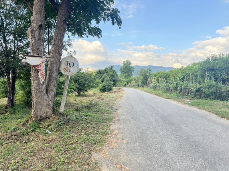 ขายที่ดินเปล่า บรรยากาศดี วิวเขาสุดปัง อากาศบริสุทธิ์ เดินทางสะดวก ที่ตั้ง : ตำบลช่องสะเดา อำเภอเมืองกาญจนบุรี กาญจนบุรีhttps://maps.app.goo.gl/WKrvQGPUjfEKsdHj7รายละเอียดมีไฟฟ้า น้ำประปาพร้อมด้านหน้าติดถนนลาดยางชุมชน เข้าออกได้หลายทางสถานที่ใกล้เคียง- ห่างจากถนน ทล. 3457 สายไทรโยค-ทับศิลา  100 ม. - ห่างจากถนน ทล. 3199 สายแก่งเสี้ยน-ศรีสวัสดิ์  700 ม. - ห่างจากปตท.เขื่อนท่าทุ่งนา 1 กม. - ห่างจากวั�