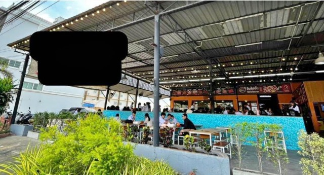 สนใจติดต่อ #นัดดูร้านได้ทุกวันโทร. 096-954-9456เซ้งด่วน ร้านหมูกระทะ  ทำเลศักยภาพสูง #สามพราน -พร้อมเปิดต่อได้ทันที คุ้มกว่าสร้างใหม่ - ทำเลติดถนนใหญ่ ตรงข้ามโรงงานมาลี- เซ้งเพียง 450,000 บ #รีโนเวทไป 1.5 ล้าน  - ใกล้โรงเรียนนายร้อย -โรงเรียนหลายแห่ง บริษัท.  โรงงานจำนวนมาก- ที่จอดรถกว่า 50 คัน รองรับลูกค้าได้กว่า 240 ที่นั่ง#ร้านยังเปิดให้บริการตามปกติ สามารถดำเนินธุรกิจต่อได้
