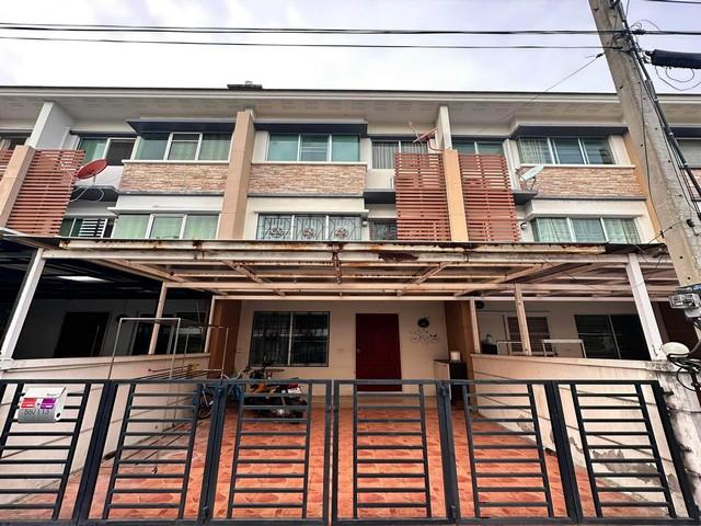 ขายทาวน์โฮม 3 ชั้น หมู่บ้านทาวน์พลัส เกษตร-นวมินทร์ ถนนคลองลำเจียก หลังบุญถาวรเกษตรนวมินทร์ ** ขายพร้อมผู้เช่า สัญญาเช่าสิ้นสุดวันที่ 31 ธันวาคม 2569 เหมาะสำหรับนักลงทุนที่ต้องการรับผลตอบแทนต่อเนื่อง **ราคาขาย 5,200,000 บาท ( โอนคนละครึ่ง ภาษีผู้ขายออก )ที่ตั้ง ถนนคลองลำเจียก แขวงคลองกุ่ม เขตบึงกุ่ม กรุงเทพมหานคร 10230ติดต่อ : คุณภัสพงณ์ 0634098164Line : deedee23https://www.facebook.com/profile.php?id=61581484955548เนื้อ