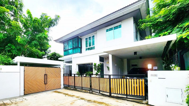 ปัญญาอินทรา บ้านเดี่ยว 2ชั้น 4-5นอน 3 น้ำ ใกล้รร.สาธิตพัฒนา 500 ม. 101ตร.ว. 39,999 บาท / เดือน พื้นที่ใช้สอยกว้างขวาง พร้อมสวนสไตล์รีสอร์ท เฟอร์ฯ และเครื่องใช้ไฟฟ้าครบ เหมาะสำหรับอยู่อาศัย ทำเลปัญญาอินทรา ใกล้ซาฟารีเวิลด์ 1.2 กม. ศูนย์การค้า และรถไฟฟ้าMRT เดินทางสะดวก เชื่อมต่อถนนหลักหลายสาย PanyaIndra Two-story detached house 4-5bed a 3bath 500 m. 39,999THB/month. Satit Pattana Sch. 101sq.wa. spacious living space and a resort-style garden. Fully furnished with appliances. Prime Panya Indra location near Safari World 1.