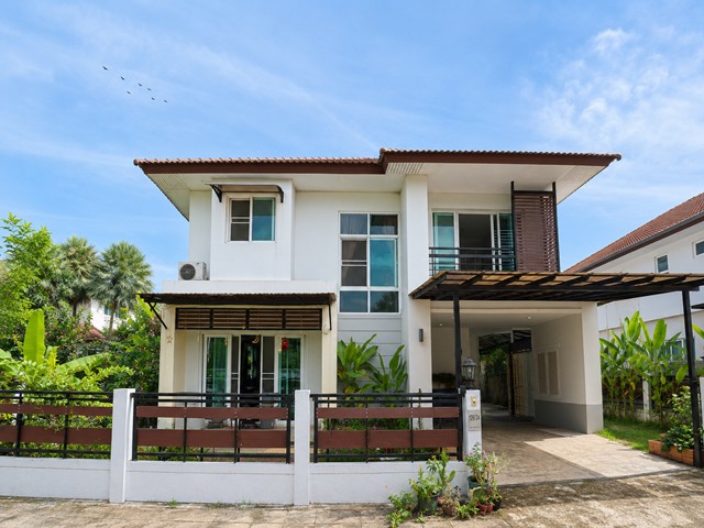ราคาหลุด ปล่อยเช่าง่าย  บ้านเดี่ยว The Urbana 1 เดินไป โรงเรียนนานาชาติได้เลย  ติดถนนซุปเปอร์ไฮเวย์ใกล้สนามบินหลังมุม 3 นอน 2 น้ำ 2 จอ61 ตารางวา 178 ตรม  พื้นที่หลังด้านข้างด้านหน้าไม่ติดหลังอื่น เดินไป สวนสาธารณะโครงการได้เลยตรงข้าม สวนสุขภาพติดถนนซุปเปอร์เชียงใหม่-ลำปางใกล้โรงเรียนนานาชาติAmericana Chinese International School (ACIS)โรงเรียนนานาชาติยูนิตี้คอนคอร์ดปล่อยเช่าง่าย  ส่วนใหญ่จะ�