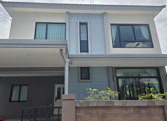 บ้านเช่าในโครงการ by ควอลิตี้เฮ้าส์ (Q.Houses) วงแหวน-รามอินทรา ให้เช่าบ้านเดี่ยว2ชั้น สภาพใหม่ #บ้านเช่ารามอินทรา•56ตรว.•4ห้องนอน•3องน้ำ•1ห้องรับแขก•1ห้องครัว•แอร์จำนวน4เครื่อง•เฟอร์นิเจอร์ครบตั้งอยู่ ถนนกาญจนาภิเษก (วงแหวน รามอินทรา) แขวงออเงิน เขตสายไหม กรุงเทพมหานคร 10220สิ่งอำนวยความสะดวก: คลับเฮ้าส์, สระว่ายน้ำ, ฟิตเนส, สวนสาธารณะ และระบบรักษาความปลอดภัย24ชม.ทำเ�