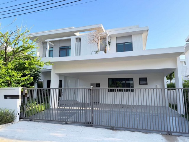 RH02306 บ้าน 2 ชั้น 72 ตรว. 4 ห้องนอน 5 ห้องน้ำ เฟอร์นิเจอร์พร้อมทุกห้อง  มัณฑนา บางนา กม. 15  มัณฑนา บางนา กม. 15 ที่อยู่: 456, กม.15 ทางคู่ขนาน ถนนบางนา-ตราด ตำบลบางโฉลง อำเภอบางพลี สมุทรปราการ 10540บ้านเดี่ยว 2 ชั้น เนื้อที่ 76 ตรว. พื้นที่ใช้สอย 240 ตรม.4 ห้องนอน 5 ห้องน้ำ ครัวนอกและครัวฝรั่งพร้อม 3 ที่จอดรถ-ประตูไฟฟ้าอัตโนมัติเฟอร์นิเจอร์ครบเครื่องใช้ไฟฟ้า ทีวี ตู้เย็น เครื่องปรับอากาศท