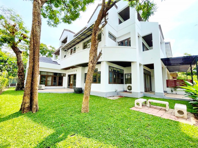 บ้านหัวมุม 3ชั้นMRTลาดพร้าว 1.08กม. รัชดา19 ลาดพร้าว18  วิภาวดีรังสิต16-22 5นอน 6น้ำ ใกล้โรงเรียนบีคอนเฮาส์ แย้มสอาดลาดพร้าว 340 ม.
