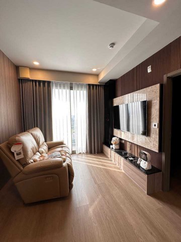 AOM 2988ให้เช่าคอนโดหรู Whizdom The Forestias แต่งสวย Smart Home วิวสวน ทิศเหนือ 41.5 ตรม ชั้น 16   โครงการ Whizdom The Forestias (วิสซ์ดอม เดอะ ฟอเรสเทียส์) ตำบลบางแก้ว บางพลี,สมุทรปราการ  1  ห้องนอน   1   ห้องน้ำ   ใช้สอย   41.50 ตร.ม.ราคาเช่า 30,000 / เดือนจุดเด่น- วิวสวนป่าสีเขียวขนาดใหญ่ ร่มรื่น สบายตา- ระเบียงทิศเหนือ ห้องไม่ร้อนตลอดวัน ประหยัดไฟ- ระบบ Smart Home ควบคุมไฟและแอร์ผ่านสมาร์ทโฟน- ตกแต่ง Built-in ทั้งห้องโดยดีไซเนอร์