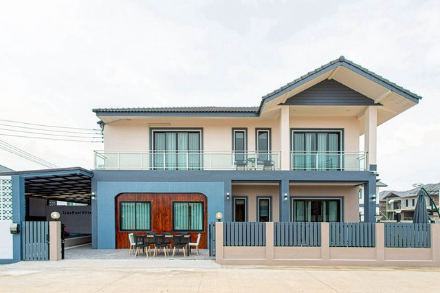 ให้เช่า 59,000 บาท/เดือน ขาย 8.5 ล้าน #สันทราย #หนองจ๊อม บ้านพูลวิลล่าสุดหรู หลังใหญ่ #เฟอร์นิเจอร์ครบ ทำเลดีมาก #ใกล้โรงเรียนต้นกล้า ใกล้เมือง เดินทางสะดวก เหมาะทั้งอยู่อาศัย และลงทุนปล่อยเช่า!รายละเอียดบ้านที่ดิน 80 ตร.วาพื้นที่ใช้สอย 350 ตร.ม.4 ห้องนอน + 1 ห้องทำงาน5 ห้องน้ำ3 ห้องนอนเป็น Master Bedroomห้องนั่งเล่น 2 ห้อง1 ครัวไทย + 1 ครัวนอกที่จอดรถ 2 คันสระว่ายน้ำระบบเกลือ ขนาด 4×7 เม�