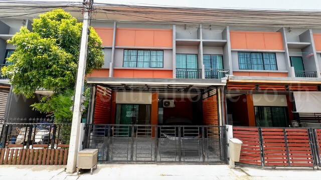 รหัสทรัพย์ : 7280ทาวน์โฮม 2 ชั้น 16.5 ตร.ว. หมู่บ้าน สิริเพลส นวนคร (ติดโรงเกลือ) ราคาถูกมากที่ตั้ง&nbsp;: ถ.พหลโยธิน ซอย 4 ต.เชียงรากน้อย อ.บางปะอิน จ.พระนครศรีอยุธยารายละเอียดทรัพย์&nbsp;- เนื้อที่ 16.5 ตร.วา,&nbsp;พื้นที่ใช้สอย 93 ตร.ม.-&nbsp;3 ห้องนอน, 2 ห้องน้ำ- พัฒนาโครงการโดย บมจ.แสนสิริ- ทาวน์โฮมสไตล์ Modern Loft ด้วย Texture สีครีม สบายตา ผสานความร่มรื่นจากธรรมชาติ- ปั้มน้ำ+ แท๊งค์น้ำ- Built-in ครัวสิ่งอำนว�