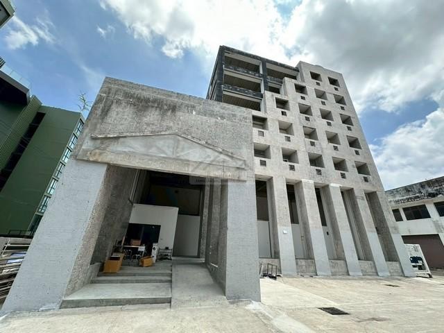 ขาย - ให้เช่าอาคาร 7 ชั้นขนาดใหญ่ 4,200 ตร.ม. พร้อมโกดัง ทำเลศักยภาพ ศรีนครินทร์ ใกล้ซีคอนสแควร์และรถไฟฟ้าสายสีเหลือง พร้อมรองรับทุกไอเดียการพัฒนาและปรับปรุง*** ราคาเช่า 1.5 ล้านบาท / เดือน*** ราคาขาย 125 ล้านบาทติดต่อ:: ชยา โทร/ID Line:: 0942823961Link Line:: https://line.me/ti/p/3xFA1An8Kcรหัส # T26-1031• อาคารพาณิชย์ 7 ชั้นพร้อมโกดัง ทำเลทอง ถนนศรีนครินทร์ ใกล้ซีคอนสแควร์และรถไฟฟ้าสายสีเหลือง• เนื้อที่ดิน : 1 ไร่ 2 งา