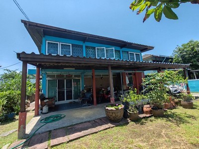 ซื้อที่ดินเหมือนได้บ้านฟรี! ขายที่ดินพร้อมบ้านเดี่ยว 2 ชั้น 100 ตร.ว. หมู่บ้านเกษตรนิเวศน์ หลักสี่ ใกล้รถไฟฟ้าสายสีชมพู แจ้งวัฒนะ 14 .TPI-3312.ที่ตั้ง : หมู่บ้านเกษตรนิเวศน์ แขวงทุ่งสองห้อง เขตหลักสี่ กรุงเทพมหานคร 10210.Google Maps : https://maps.app.goo.gl/eJCUFnQfZSBCcsoz9.รายละเอียดทรัพย์- โอกาสสำหรับผู้ที่กำลังมองหาที่ดินแปลงสวยในทำเลศักยภาพย่านหลักสี่ แจ้งวัฒนะ พร้อมบ้านเดี่ยว 2 ชั้นบนที่ดินขนาด