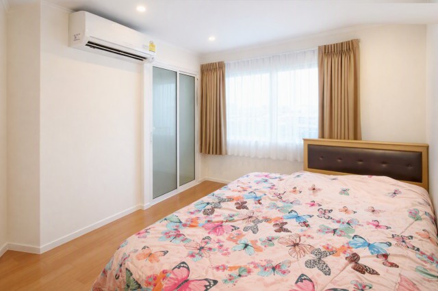 รพ.พริ้นซ์ สุวรรณภูมิ 700 ม. ลุมพินี เมกะซิตี้ บางนา อาคาร D ชั้น 7 ให้เช่าคอนโด 1 นอน 1 น้ำ เดอะกลาส มาร์เก็ต บางนา 500 ม. และไทวัสดุ บางนา พื้นที่ 5.75 ตร.ว. พื้นที่ใช้สอย 23 ตร.ม.  เฟอร์ฯ และเครื่องใช้ไฟฟ้าครบ พร้อมสิ่งอำนวยความสะดวกครบ เหมาะสำหรับพักอาศัย  เดินทางสะดวก ใกล้เมกาบางนา และสนามบินสุวรรณภูมิ  ค่าเช่า 6,499-6,999 บาท/เดือน Prince Suvarnabhumi Hospital 700 m. Lumpini Mega City Bangna BuildingD 7th Fl 1bed 1bath condo for rent Prince Suvarnabhumi Hospital T