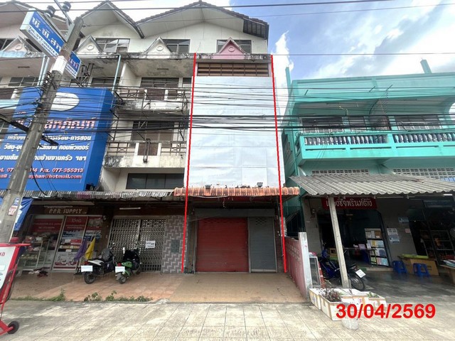 ขายอาคารพาณิชย์เมืองสุราษฎร์ธานี  4 ชั้น   ถนน สายสุราษฏร์ธานี-บ้านนาสาร  ตำบล ขุนทะเล อำเภอ เมืองสุราษฎร์ธานี จังหวัด สุราษฎร์ธานี  ราคาโปรโมชั่น  3,583,000  บาท     ลดจาก  4,500,000   บาท ราคาโปรโมชั่นตั้งแต่วันที่ 1 กรกฎาคม 2569 – 30 กันยายน 2569  รายละเอียดทรัพย์ -  เนื้อที่ 20.70 ตร.ว.   พื้นที่ใช้สอย 240.00 ตร.ม. -  4 ห้องน้ำ   -  1 ที่จอดรถ  -  บ้านหันไปทางทิศ  พิกัดทรัพย์ : https://maps.app.goo.gl/jzuGieUMdzxCYptx7  สถานที่ใกล้เคี�