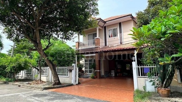 รหัสทรัพย์ &nbsp;N1419บ้านเดี่ยว หมู่บ้าน ซื่อตรง บางใหญ่ บางบัวทอง หลังใหญ่ ถนนเมนที่ตั้ง :&nbsp;ถนนบางบัวทอง-สุพรรณบุรี ตำบลละหาร อำเภอบางบัวทอง จังหวัดนนทบุรี 11110รายละเอียดทรัพย์- บ้านเดี่ยว 2 ชั้น เนื้อที่ 79.8 ตารางวา &nbsp;พื้นที่ใช้สอย 150 ตารางเมตร- บ้านหลังริม ถนนเมน ถนนหน้าบ้านกว้าง 10 เมตร- 3 ห้องนอน, 2 ห้องน้ำ, 1 ห้องนั่งเล่น, 1 ห้องครัว, 2 ที่จอดรถ- พื้นชั้นล่างหินอ่อน - ชั้นบน�