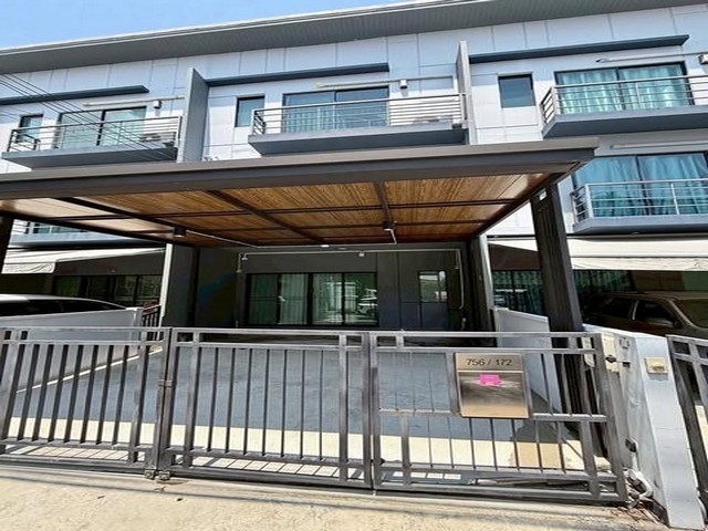 ขายทาวน์โฮม โครงการ บ้านกลางเมือง พระราม 9-อ่อนนุช ใกล้ Airport Link สถานีบ้านทับช้าง** Agent **ติดต่อ คุณปอ : 061 619 8565ID line: 061 619 8565แอดไลน์กดที่ลิงค์นี้ได้เลยครับ : https://line.me/ti/p/zu0mm-ozFXติดต่อ คุณบิว : 081 252 3279 ID line: 061 787 9691แอดไลน์กดที่ลิงค์นี้ได้เลยครับ : https://line.me/ti/p/SR5Ehdv_q-ราคา 3,540,000 บาท** รหัส BT340ทาวน์โฮม 3 ชั้น บ้านกลางเมือง พระราม 9-อ่อนนุช• เนื้อที่ 18.5 ตร.ว. (หน้ากว้าง 5 เมตร x ลึก 14.4 เมตร)• 4 ห้องนอน• 3 ห้องน้ำ• 1 ห้องครัว 1 �