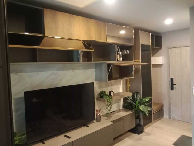 AOM 2997ให้เช่า Aspire Onnut Station  200 เมตรจาก BTS อ่อนนุช  1 ห้องนอน  ชั้น 27  พร้อมเข้าอยู่   โครงการ Aspire Onnut Station แขวงพระโขนง เขตคลองเตย,กรุงเทพมหานคร  1  ห้องนอน   1   ห้องน้ำ  ใช้สอย   30.90 ตร.ม.ราคาเช่า 23,000 / เดือน คอนโดทำเลทอง ใจกลางอ่อนนุช เดินเพียง 2 นาทีถึง BTS อ่อนนุช ห้องสวย เฟอร์นิเจอร์และเครื่องใช้ไฟฟ้าครบ พร้อมเข้าอยู่ทันที เหมาะสำหรับคนทำงานและชาวต่างชาติจุดเด่นของห้อง เดินเพียง 200 เมตร ห�