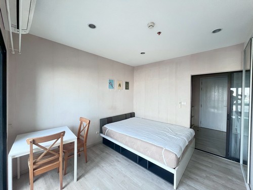Dfa0185  ให้เช่า plum condo central station เฟส 1  ชั้น 7 ทิศตะวันออก Tel: 0615659566 ที่ตั้ง: ติดเซ็นทรัลเวสต์เกต ริมถนนรัตนาธิเบศร์  ใกล้ MRT ตลาดบางใหญ่ MRT สามแยกบางใหญ่ ขนาด: 23.39 ตรม.  1 ห้องสตูดิโอ 1 ห้องน้ำชั้น 7เงื่อนไขการเช่า>มัดจำ 2 เดือน จ่ายล่วงหน้า 1เดือน สัญญา 1 ปีค่ะ พร้อมเข้าอยู่ได้เลยค่ะสนใจชมทรัพย์ /สอบถามCALL : 0615659566 , 0927988789LINE : @differthailand (ซื้อ,เช่า)https://line.me/R/ti/p/@differthailandhttps://www.facebook.com/Differestate----------------DIFFER ESTATE CO.,LTD.เป็นบริษัทจดท�
