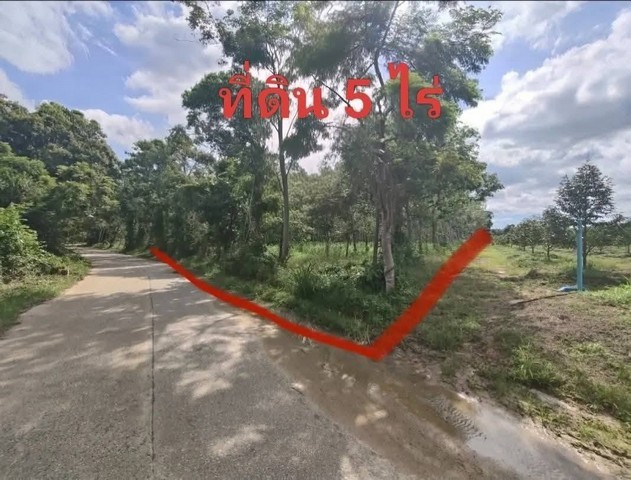 ขายที่ดิน 5 ไร่ พร้อมสวนยาง ใกล้ถนนหลัก บ้านแลง เมืองระยองขายราคาไร่ละ 1.6 ล้านบาทที่สวย ทางเข้า 2 ทาง น้ำ ไฟ เข้าถึงโฉนดไม่มีติดจำนองใกล้ถนนหลัก โรงเรียน ร้านค้า รีสอร์ท สวนผลไม้สถานที่ใกล้เคียง- อยู่ห่างกับอบตระยอง 20 กม.- ห่างจากหาดแหลมเจริญ 18 กม.- อยู่ห่างจากวัดป่าประดู่พระอารามหลวง 12 กม.- ห่างจากเทศบาลเมืองระยอง 11 กม.พิกัด : ตำบลบ้านแลง อำเภอเมือง จังหวัดระยอง--