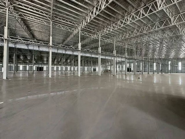 ให้เช่าโกดัง/โรงงาน พื้นที่ 34,200 ตรม. อ.หนองใหญ่ จ.ชลบุรีให้เช่าเดือนละ 100 บาท/ตรม.ประกัน  2 เดือน ล่วงหน้า  1  เดือน สัญญาเช่า  3  ปีรายละเอียดโรงงานผลิตได้พื้นที่ 34,200 ตรมความสูงเพดาน 18 เมตรพื้นรองรับน้ำหนัก 10 ตัน/ตรม.ไฟฟ้า 3 เฟส หม้อแปลง 250 KVAถนนรอบโกดังในโครงการกว้างถึง 11 เมตรรถเทรลเลอร์เข้าออกสะดวกไม่มีค่าส่วนกลางเป็น Stand Aloneห่างท่าเรือแหลมฉบัง 67.7 กม.พิกัด : อ.หนองใหญ่ จ.ชลบ