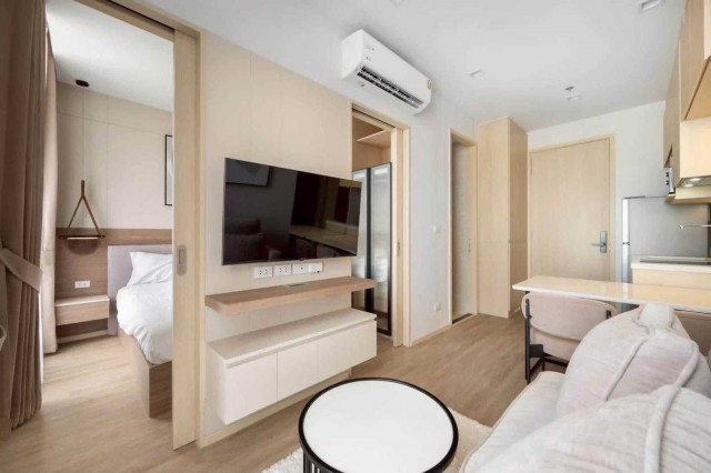 AOM 3005ให้เช่า Noble State Sukhumvit 39 31,000 บาท/เดือน (สัญญา 1 ปี) 1 ห้องนอน 1 ห้องน้ำ  ขนาด 31 ตร.ม.   โครงการ NOBLE STATE 39 (โนเบิล สเตท 39) แขวงคลองตันเหนือ เขตวัฒนา,กรุงเทพมหานคร  1  ห้องนอน   1   ห้องน้ำ  ใช้สอย   31.00 ตร.ม.จุดเด่น ทำเล Prime Location ใจกลางสุขุมวิท เดินถึง BTS พร้อมพงษ์ได้สะดวก รายล้อมด้วยห้างสรรพสินค้าชั้นนำ ร้านอาหาร และไลฟ์สไตล์ครบครัน เหมาะสำหรับคนทำงานและชาวต่างชาติทำเลเยี่ยม ซอยสุขุมวิท 39เพี�