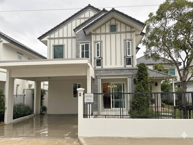 ให้เช่าบ้านเดี่ยว 2 ชั้น 66 ตรว. 5 ห้องนอน โครงการ Villaggio 3 ศรีนครินทร์-บางนา ใกล้เมกะบางนา **** ราคาเช่า 80,000 บาท/เดือน  ติดต่อ::  ชยา โทร/ID Line:: 0942823961   Link Line:: https://line.me/ti/p/3xFA1An8Kcรหัส# T26-981บ้านเดี่ยว 2 ชั้น Villaggio 3 ศรีนครินทร์-บางนา ใกล้เมกะบางนา • เนื้อที่ 66 ตรว.• พื้นที่ใช้สอย 185 ตรม. (รวมส่วนต่อเติม 20 ตรม.) • 4 ห้องนอน (มีเตียงและเฟอร์ครบทุกห้อง)• 1 ห้องอเนกประสงค์ (ห้องทำงาน + ห้องพักผ่อน)(รวมทั้งหมด 5 ห้อง)�