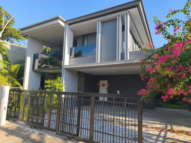 ️ให้เช่า #บ้านเดี่ยว หมู่บ้านเศรษฐสิริ กรุงเทพกรีฑา 2 ถนนกรุงเทพกรีฑา #ใกล้เดอะไนน์พระราม9 #ย่านหัวหมากราคาเช่า 100,000 บาท/เดือน#รายละเอียดประเภททรัพย์ : บ้านเดี่ยว 2 ชั้น หมู่บ้าน : เศรษฐสิริ กรุงเทพกรีฑา 2ขนาด : 84 ตารางวาพื้นที่ใช้สอย : 250 ตรม.จำนวนห้อง : 4 ห้องนอน 4 ห้องน้ำ - 1 ห้องครัว- 1 ห้องรับแขก / นั่งเล่น- 1 ห้องแม่บ้านที่จอดรถ : 3 คัน + ที่ชาร์จรถยนต์ไฟฟ้าเฟอร์นิเจอร์/เครื�