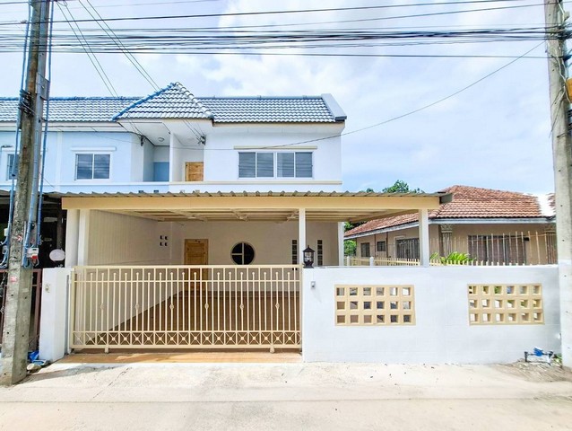 หมู่บ้านหงษ์สราญธานี 34 ตารางวา 2 ชั้น ใจกลางเมืองมาบตาพุด ผ่อนเพียงเดือนละ 6000 บาท - บ้านมินิมอล 2 ชั้น 2 ห้องนอน 2 ห้องน้ำ (บ้านเลขที่ 10/87) ตกแต่งทำใหม่ทั้งหลัง- ใกล้โลตัสใหญ่ วัดมาบตาพุด รร.มาบตาพุดพันพิทยาคาร ศาลากลางจังหวัด แยกเนินสำลี วัดโขดหิน ใกล้ถนนสุขุมวิท สนนราคา 1.55 ล้าน เงินเดือน 15000 กู้ได้ วิ่งตามพิกัดนี้ถึงหน้าบ้าน https://maps.app.goo.gl/Czd8oSVt3KGCeDAS9?g_st=icโทร 083-7898246แอดไอดีไลน์ rayongta