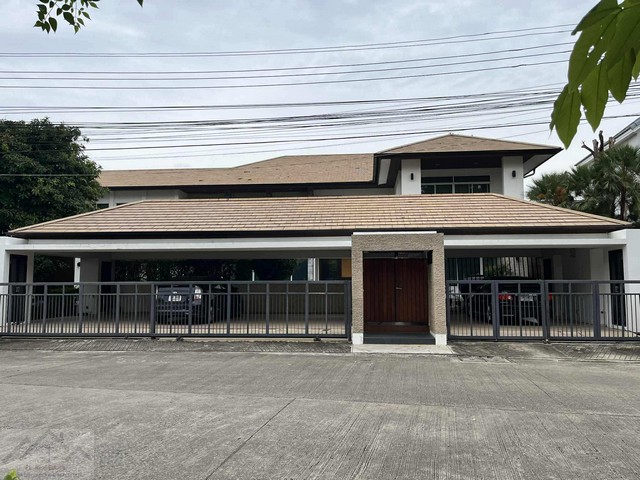 ขายบ้านเดี่ยว 2 ชั้น 259.3 ตรว พร้อมสระว่ายน้ำส่วนตัว หมู่บ้านไพรเวท เนอวาน่า ลาดพร้าว (Private Nirvana Ladphow) ซอยโยธินพัฒนา 9 ตรงข้ามเดอะคริสตัล เลียบด่วน *** ราคาขายลดเหลือ 75 ล้านบาทติดต่อ::  ชยา โทร/ID Line:: 0942823961   Link Line:: https://line.me/ti/p/3xFA1An8Kcรหัส# T26-531บ้านเดี่ยว 2 ชั้น ซอยโยธินพัฒนา 9 หมู่บ้านไพรเวท เนอวาน่า ลาดพร้าว (Private Nirvana Ladphow) ตรงข้ามเดอะคริสตัล พร้อมสระว่ายน้ำส่วนตัว• ที่ดิน 259.3 ตรว. • พื้นที่ใช้สอย 924 �