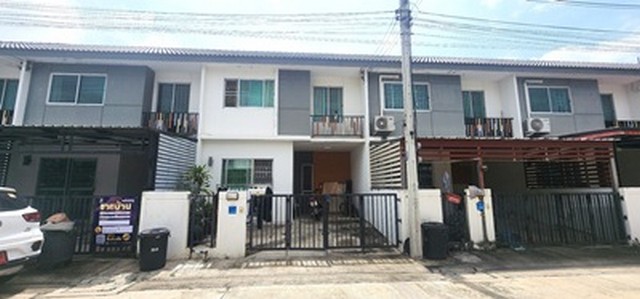 ม.พฤกษานารา 99 ถ.โรจนะ-วังน้อย ต.สามเรือน อ.บางปะอิน จ.พระนครศรีอยุธยารหัสทรัพย์ :16597ประเภท :ทาวน์เฮ้าส์ / ทาวน์โฮมโครงการ :หมู่บ้าน พฤกษานารา 99ที่ตั้ง :ต.สามเรือน อ.บางปะอิน จ.พระนครศรีอยุธยาโซน :ต่างจังหวัดเนื้อที่ :17.4 ตร.ว.พื้นที่ใช้สอย :90 ตร.ม.ห้องนอน :3 ห้องห้องน้ำ :2 ห้องห้องอื่น ๆ :ห้องจำนวนชั้น :2 ชั้นชั้นบน :ลามิเนตชั้นล่าง :กระเบื้องที่จอดรถ :2 คันเครื่องปรับอากาศ :1 เค�