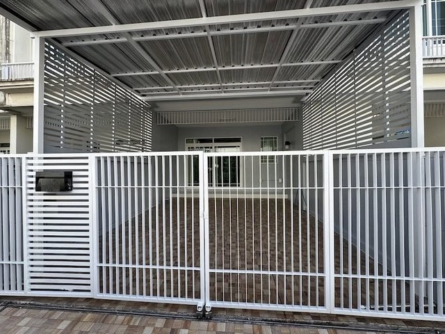 ให้เช่าทาวน์โฮม 3 ชั้น 3 ห้องนอน โครงการ The Terrace ลาดพร้าว 71 (นาคนิวาส 48) ใกล้เลียบด่วน ใกล้สตรีวิทยา2*** ราคาเช่า 26,000 บาท/เดือน ติดต่อ:: ชยา  โทร/ID Line:: 0942823961   Link Line:: https://line.me/ti/p/3xFA1An8Kcรหัส# T26-1115ทาวน์โฮม 3 ชั้น โครงการ The Terrace ลาดพร้าว 71 (นาคนิวาส 48) ใกล้เลียบด่วน ใกล้สตรีวิทยา2๐ พื้นที่ช้สอย 156 ตรม๐ 3 ห้องนอน (ห้องน้ำในตัวทุกห้อง)๐ 4 ห้องน้ำ  ๐ 1 ห้องอเนกประสงค์ ๐ จอดรถในบ้านได้ 2 คัน มีหลังคาจอดรถ๐ แอร์ 5 