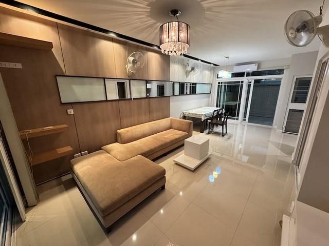ให้เช่าทาวน์โฮม 3 ชั้น โครงการ The Terrace Ladprao 71 เดอะเทอเรส ลาดพร้าว 71 ซอยนาคนิวาส 48 ( บ้านว่างหลังวันที่ 20 สิงหาคม 2569 )ราคาเช่า 26,000 บาท / เดือน ( สัญญาขั้นต่ำ 1 ปี ประกัน 2 เดือน ล่วงหน้า 1 เดือน )ที่ตั้ง ถนนนาคนิวาส ซอยนาคนิวาส 48 แยก 14 แขวงลาดพร้าว เขตลาดพร้าว กรุงเทพมหานคร 10230ติดต่อ : คุณภัสพงณ์ 0634098164Line : deedee23https://www.facebook.com/profile.php?id=61581484955548พื้นที่ใช้สอย 156 ตารางเมตร จำนวน 3 ชั้น 3 ห้องนอน 1 ห้องอเนกประสง