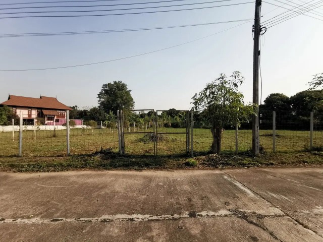 ขาย บ้านเดี่ยว/ทาวน์เฮ้าส์/คอนโด ที่ดินเปล่า โครงการบ้านธารดง หางดง  ถนน สายเชียงใหม่-ฮอด (ทล.108) ตำบล บ้านแหวน อำเภอ หางดง จังหวัด เชียงใหม่  ราคาโปรโมชั่น   7,947,000   บาท    ลดจาก  9,636,000   บาท ราคาโปรโมชั่นตั้งแต่วันที่  1 กรกฎาคม 2569 - 30 กันยายน 2569  รายละเอียดทรัพย์ -  เนื้อที่ 337.00 ตร.ว.  พิกัดทรัพย์ : https://maps.app.goo.gl/9LDddXKLpkphF7An7  สถานที่ใกล้เคียง   -  โรงเรียนสาธิตนานาชาติทวิภาษาแห่งมหาวิทยาลัยรัง�