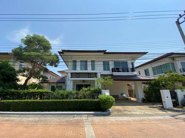 ให้เช่าบ้านเดี่ยว 2 ชั้น โครงการ The Centro สุขุมวิท 113 แปลงสวยหน้าสวน ใกล้ BTS แบริ่งราคาเช่า 55,000 บาท / เดือน ( สัญญาขั้นต่ำ 1 ปี )ที่ตั้ง ถนนสุขุมวิท 113 ตำบลสำโรงเหนือ อำเภอเมืองสมุทรปราการ จังหวัดสมุทรปราการติดต่อ : คุณภัสพงณ์ 0634098164Line : deedee23https://www.facebook.com/profile.php?id=61581484955548เนื้อที่ 67.5 ตารางวา พื้นที่ใช้สอยมากกว่า 240 ตารางเมตร จำนวน 2 ชั้น 4 ห้องนอน 3 ห้องน้ำ จอดรถ 2-3 คัน มีห้องรับแขก ห้องทำงาน / ห้อ�