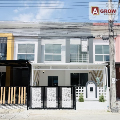 หมู่บ้านเพ็ญศิริ 4 ซอยเลียบวารี25/1 ต้นซอย รีโนเวทใหม่ทั้งหลัง เฟอร์ฯครบ ตกแเต่งพร้อมเข้าอยู่ที่ตั้ง : ซอยเลียบวารี25/1 แขวงโคกแฝด เขตหนองจอก กรุงเทพมหานครรหัสทรัพย์ : AGT01303ราคาขาย : 2,390,000 บาทรายละเอียดทรัพย์ :- ทาวน์เฮ้าส์ 2 ชั้น- เนื้อที่ 20.7 ตรว.- 3 ห้องนอน- 2 ห้องน้ำ- 1 ห้องครัว- 1 ห้องโถง- 1 จอดในบ้านจุดเด่น :- บ้านต้นซอย เฟอร์นิเจอร์ครบ ตกแต่งพร้อมอยู่- ต่อเติมเคาน์เตอร์ครัวพ�