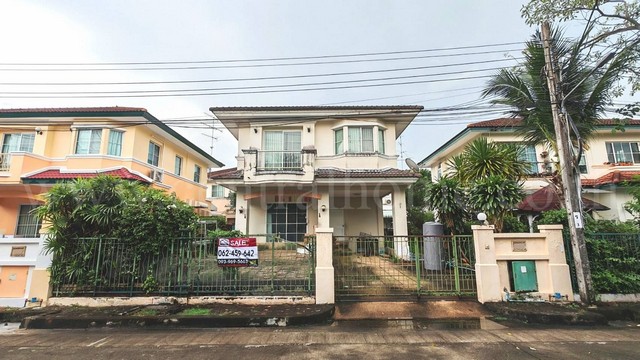 รหัสทรัพย์&nbsp;N0728บ้านเดี่ยว หมู่บ้าน มัณฑนา ธนบุรีรมย์ ถนนประชาอุทิศที่ตั้ง :&nbsp;แขวงบางครุ อำเภอพระประแดง จังหวัดสมุทรปราการ 10130รายละเอียดทรัพย์&nbsp;-&nbsp;บ้านเดี่ยว 2&nbsp;ชั้น ขนาดที่ดิน&nbsp;55.8&nbsp;ตารางวา พื้นที่ใช้สอย&nbsp;140&nbsp;ตารางเมตร&nbsp;-&nbsp;3&nbsp;ห้องนอน, 2&nbsp;ห้องน้ำ, 1&nbsp;ห้องครัว, 1&nbsp;ห้องรับแขก, 1&nbsp;ห้องรับประทานอาหาร, 2 ที่จอดรถ-&nbsp;รอบบริเวณบ้านสามารถปลูกต้นไม้ และต่อเติมพื้นที่ใช้�