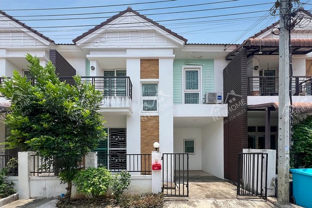 ทาวน์โฮม 2 ชั้น หมู่บ้านทิพย์พิมาน บ้านริมน้ำ (ถนนเลียบคลองบางไผ่) ทำเลดีใกล้รถไฟฟ้าสายสีม่วง* พื้นที่ 21.5 ตร.ว. ฟังก์ชัน 3 ห้องนอน 2 น้ำ 1 ที่จอด ต่อเติมครัวปิด+เคาเตอร์ แถมแอร์ เฟอร์นิเจอร์ทั้งหมด เครื่องทำน้ำอุ่น ปั๊มน้ำแทงค์น้ำพร้อมใช้งาน* ทำเลดีเข้าซอยไม่ลึก จากถนนใหญ่กาญจนาฯ เพียง 200 เมตร เดินทางสะดวก 5 นาที ถึงรถไฟฟ้าสายสีม่วงสถานี “คลองบางไผ่” ใกล้จุดขึ้น�