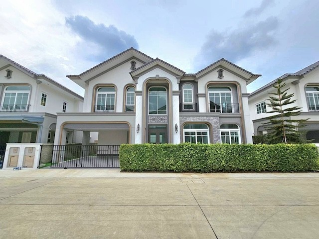 BH4212 ขายและให้เช่าบ้านเดี่ยว Grandio 2 วิภาวดี รังสิต 5 ห้องนอน บ้านหลังใหญ่ พร้อมอยู่ ใกล้สนามบินดอนเมือง และ Future Park Rangsitติดต่อ Agent คุณบัว (Bua)Tel: 093-646-4597&nbsp;LINE ID: Bua093ราคาขาย 10.9 ล้านบาทราคาเช่า 65,000 บาทต่อเดือนให้เช่าหรือขายบ้านเดี่ยวหลังใหญ่ในโครงการ Grandio 2 วิภาวดี-รังสิต ทำเลติดถนนวิภาวดีรังสิต ใกล้สนามบินดอนเมือง ทางด่วนโทลล์เวย์ Future Park Rangsit และรถไฟฟ้าสายสีแดง บ้านขนาดใหญ่ ฟังก์ชันคร�