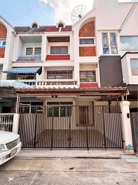 ให้เช่าทาวน์โฮม 3 ชั้น 190 ตรม. 4 ห้องนอน ย่านสุทธิสาร-อินทามระ รีโนเวทใหม่ จดบริษัทได้ ใกล้บิ๊กซีสะพานควาย  