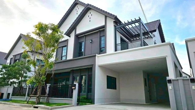 ให้เช่าบ้านเดี่ยว 2 ชั้น โครงการ Centro Bangna Phase 2 จาก AP Thailand ทำเลบางแก้ว บางพลี ใกล้ Mega Bangna และโรงเรียนนานาชาติชั้นนำ เดินทางสะดวกด้วยถนนวงแหวนกาญจนาภิเษกและทางด่วนบูรพาวิถีรายละเอียดบ้าน- บ้านเดี่ยว 2 ชั้น- พื้นที่ใช้สอยประมาณ 300 ตารางเมตร- 4 ห้องนอน- 5 ห้องน้ำ- อนุญาตให้เลี้ยงสัตว์- พร้อมเข้าอยู่จุดเด่น- ใกล้ Mega Bangna ประมาณ 1.5 กิโลเมตร- ใกล้ Concordian International School และ D-PREP International School- เดินทางเข้า�